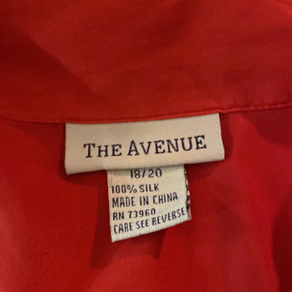 The Avenue Silk button up - Picture 3 of 4